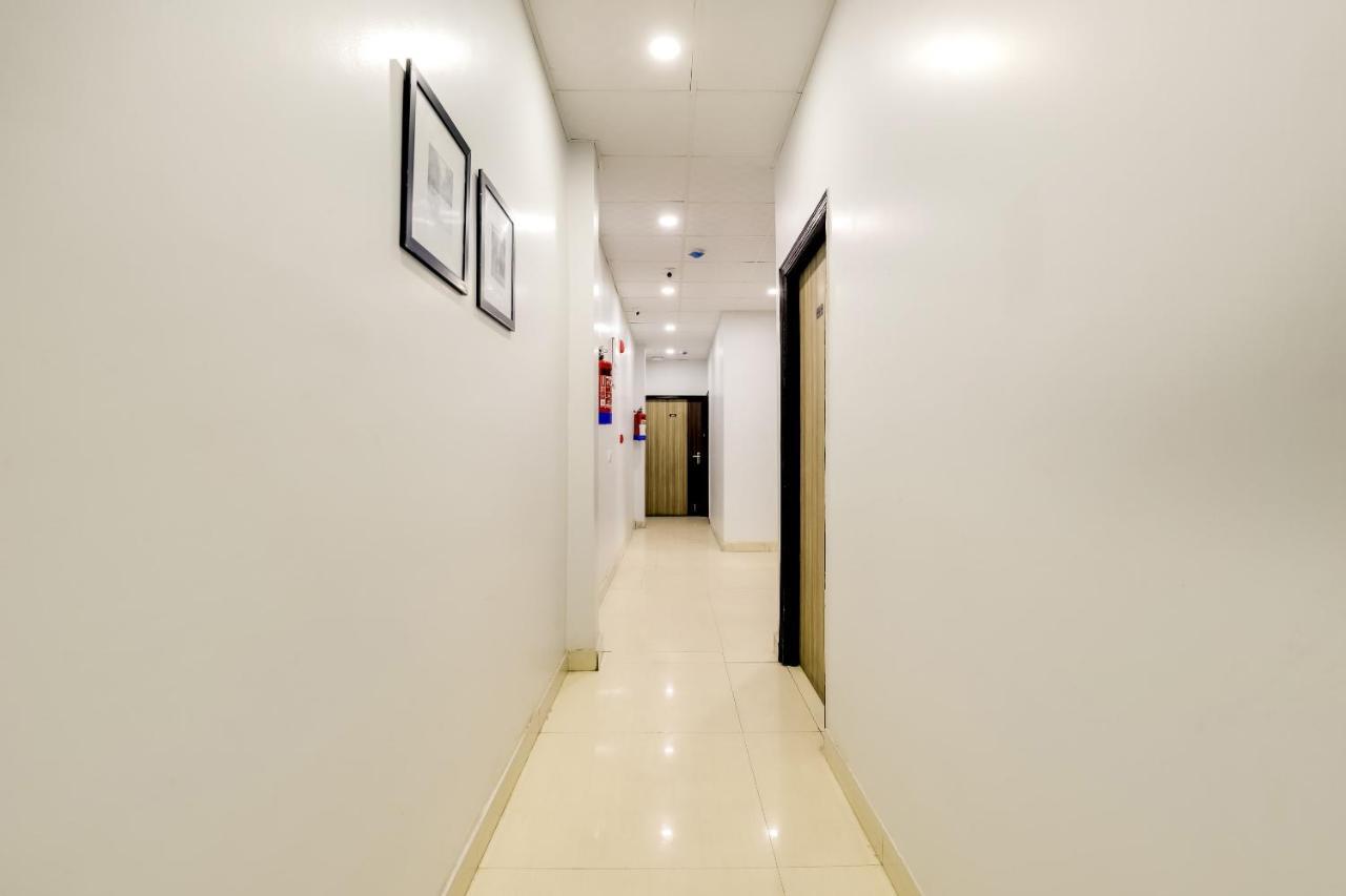 Collection O 71756 Hotel Silver Arrow Near Pacific Mall Tagore Garden Delhi  Exterior photo